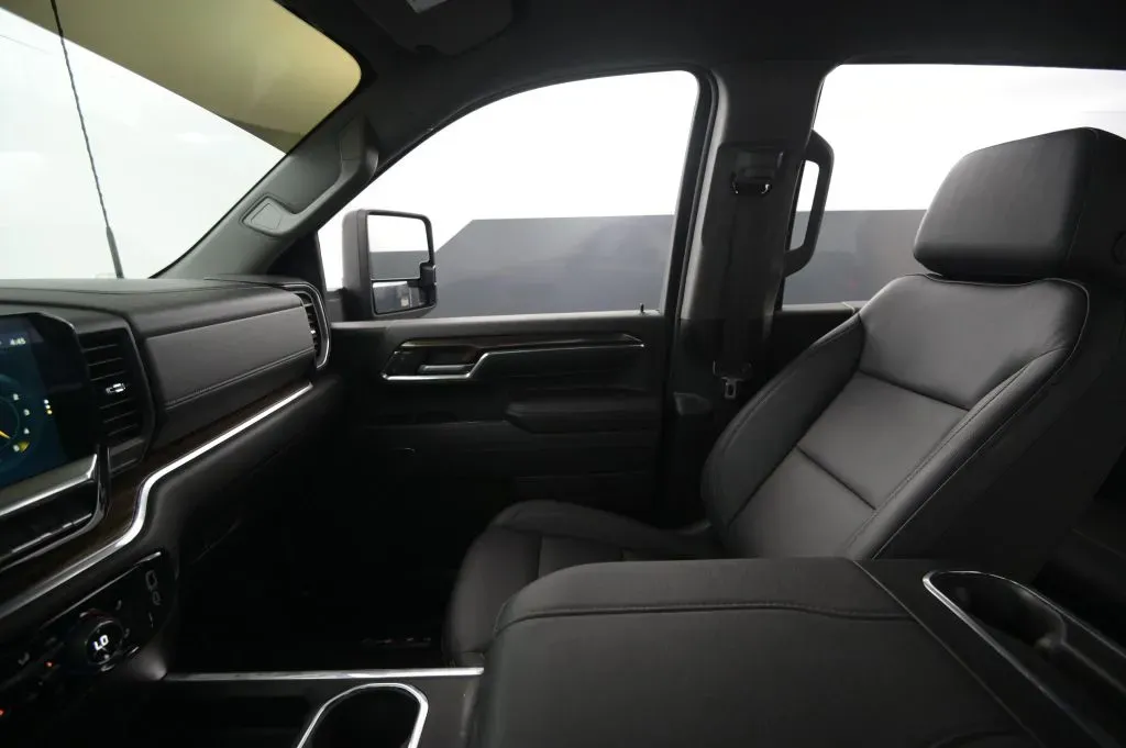 Chevrolet Silverado photo 36