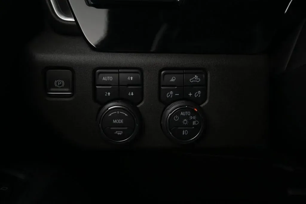Chevrolet Silverado photo 32