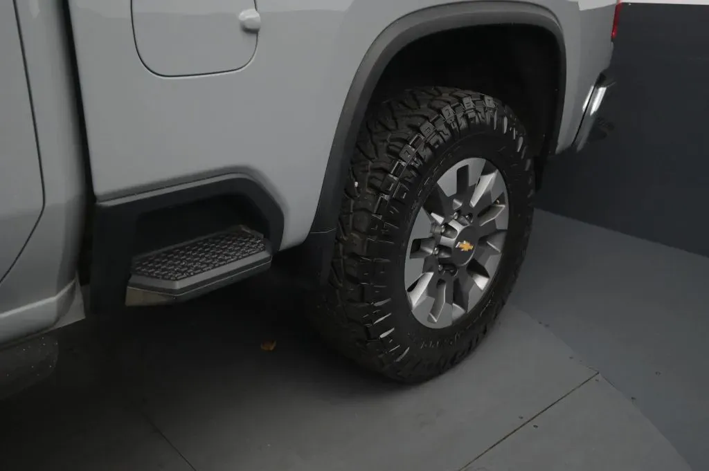Chevrolet Silverado photo 17