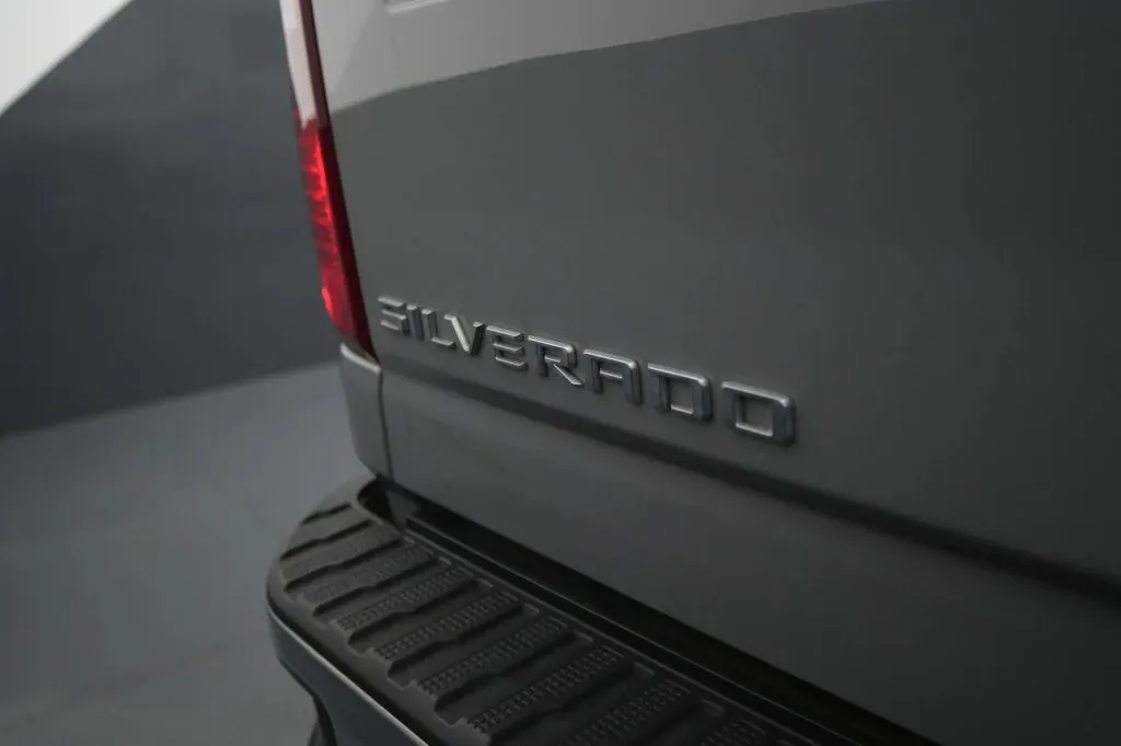 Chevrolet Silverado photo 20