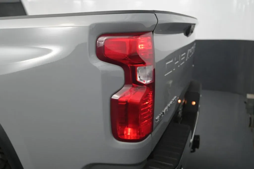 Chevrolet Silverado photo 19