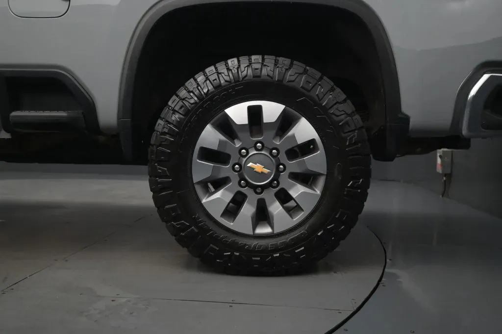 Chevrolet Silverado photo 18
