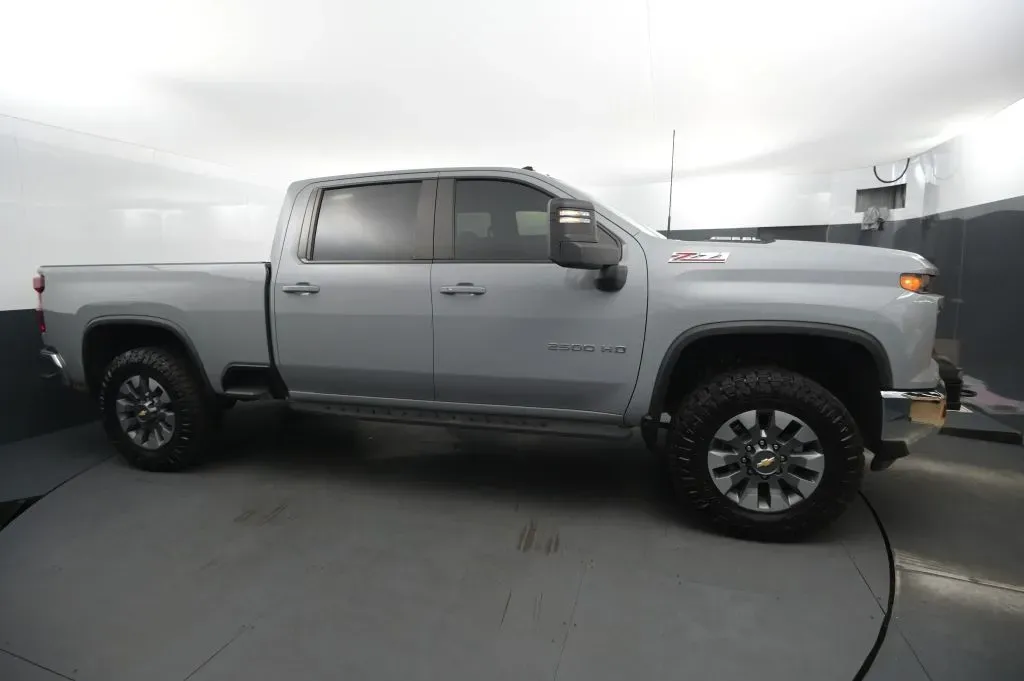 Chevrolet Silverado photo 6