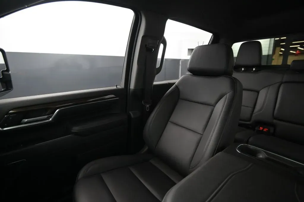 Chevrolet Silverado photo 37