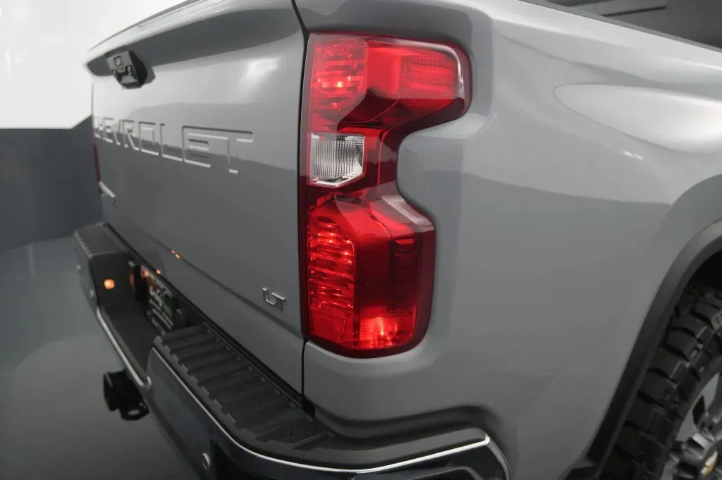 Chevrolet Silverado photo 23