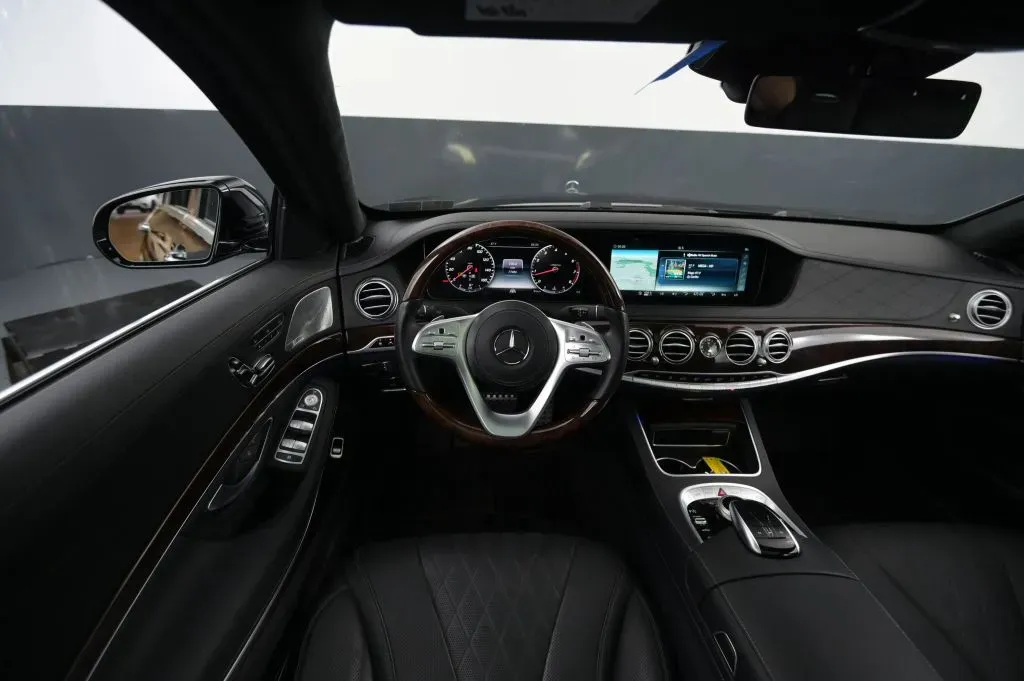 Mercedes-Benz S-Class photo 36