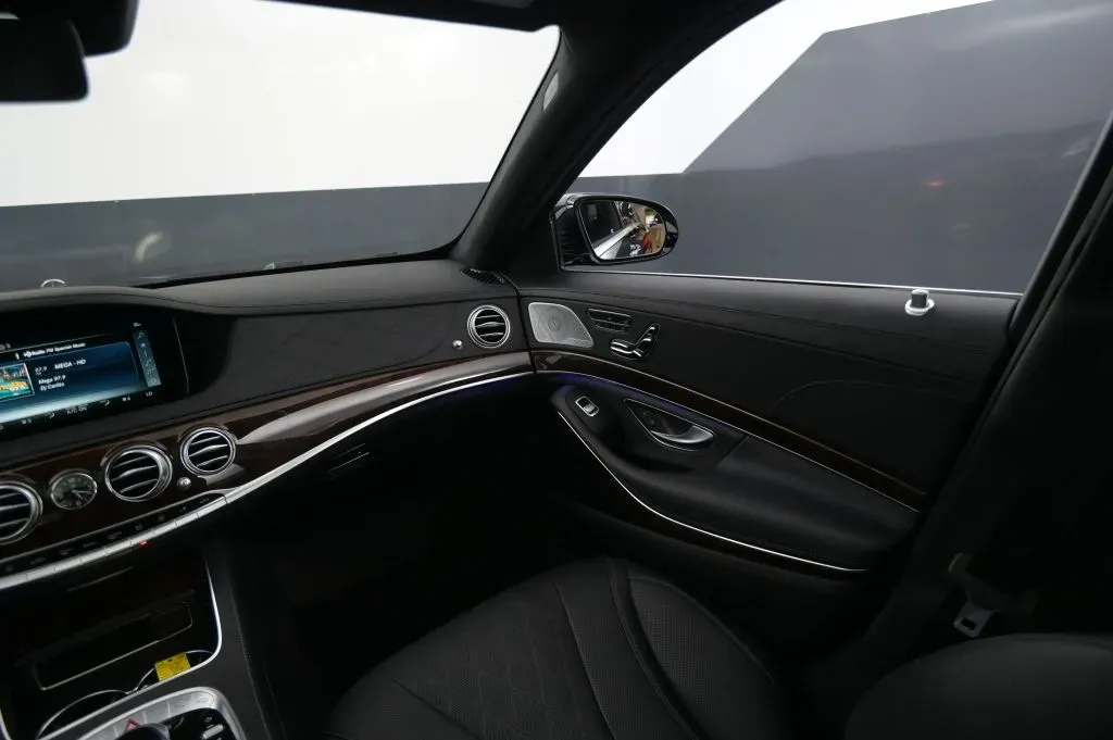 Mercedes-Benz S-Class photo 35
