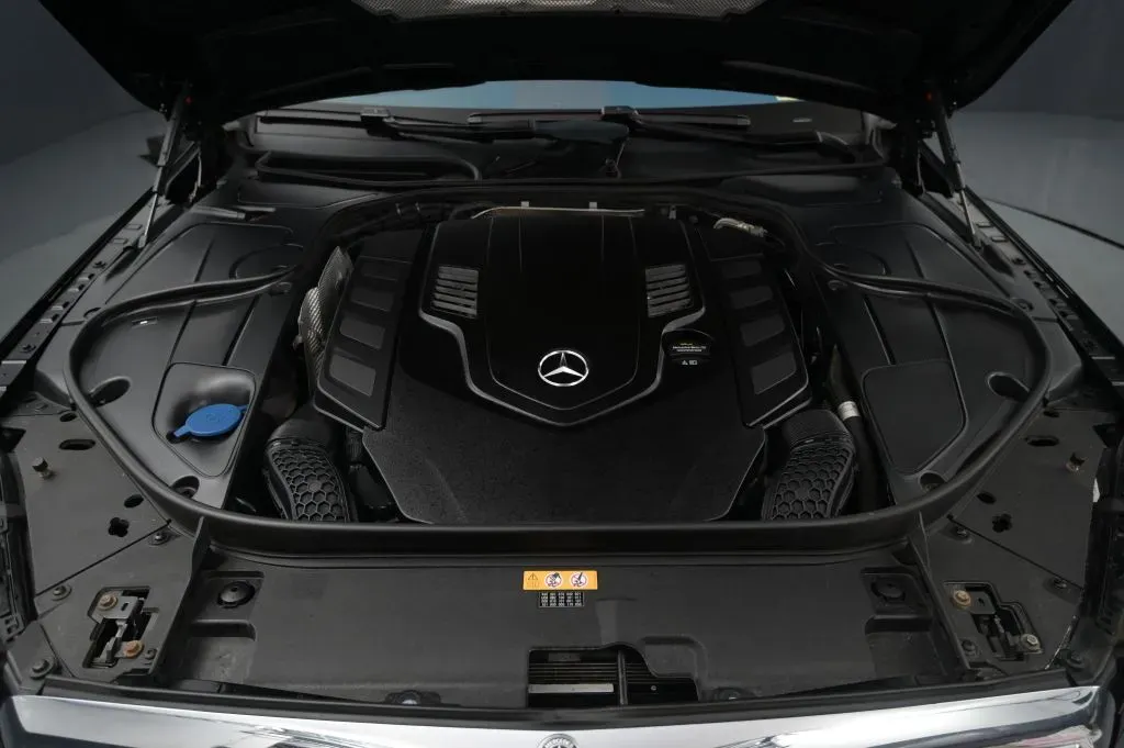 Mercedes-Benz S-Class photo 18