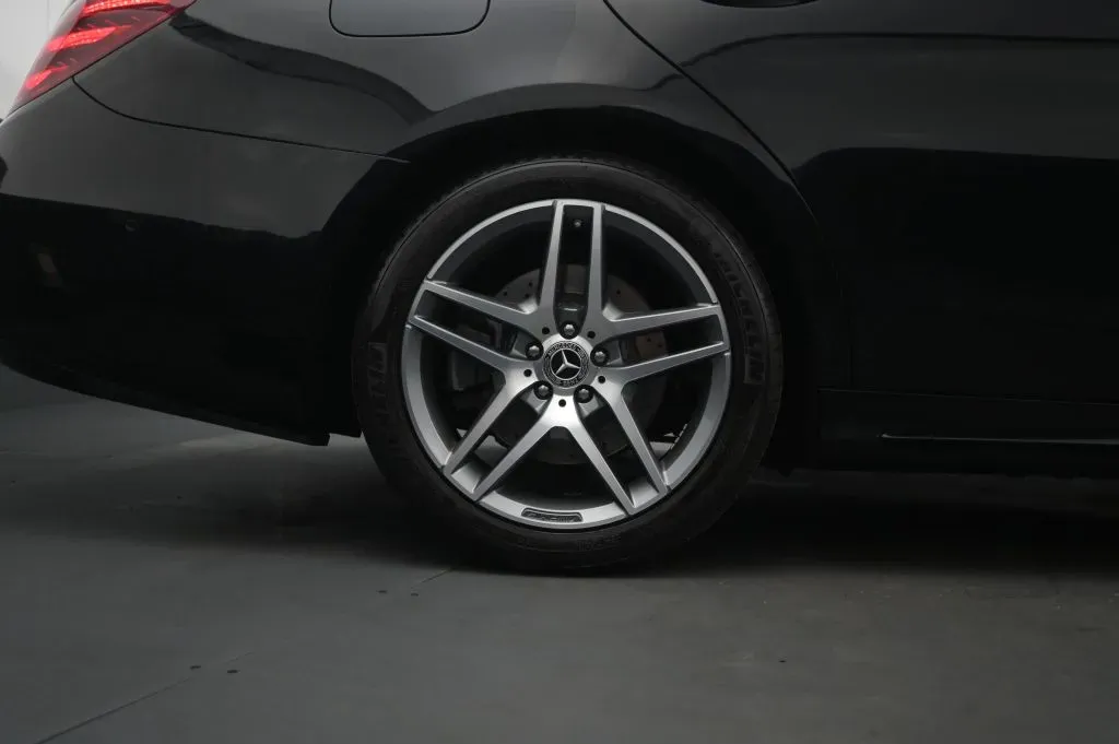 Mercedes-Benz S-Class photo 17