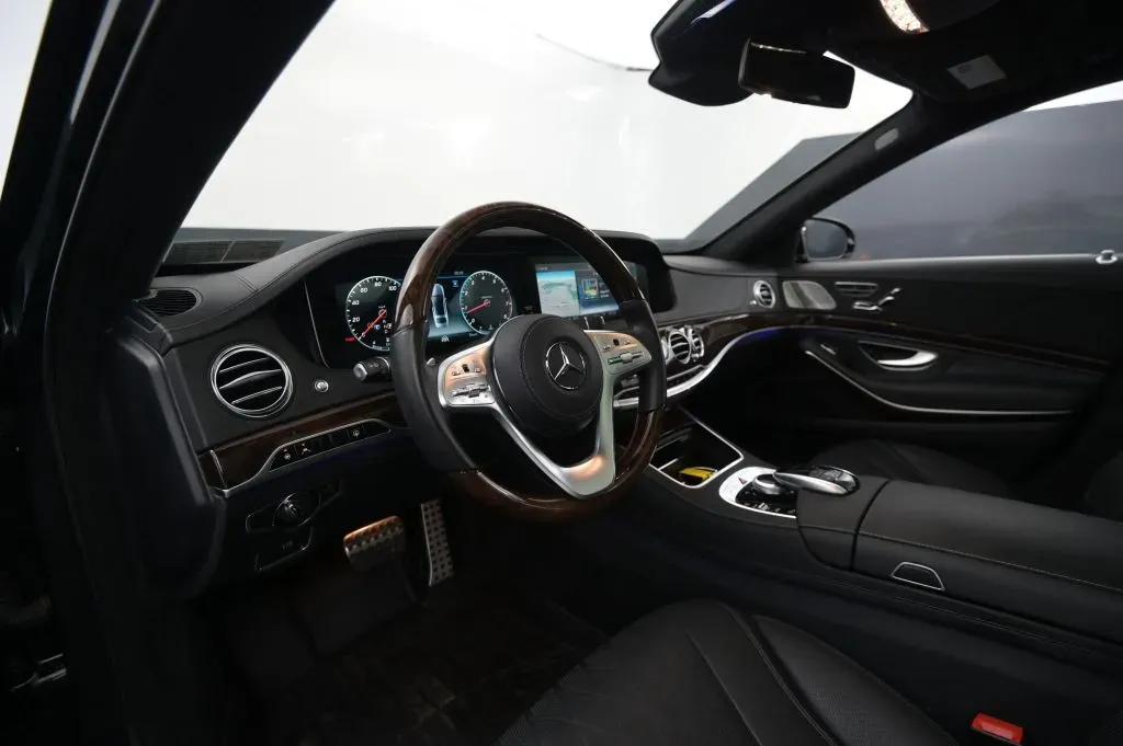 Mercedes-Benz S-Class photo 39