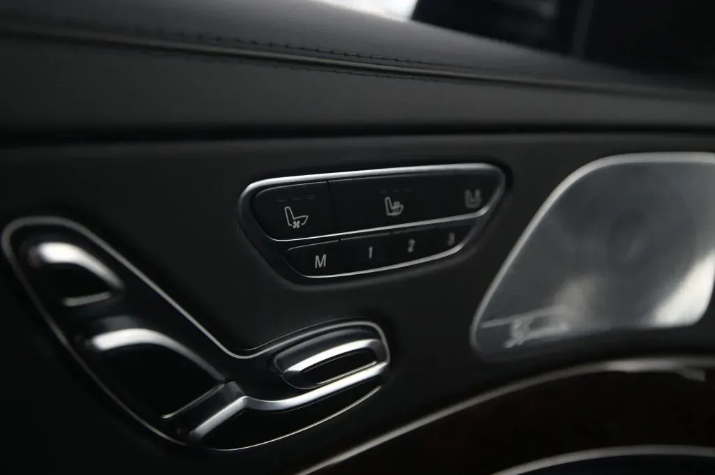 Mercedes-Benz S-Class photo 24