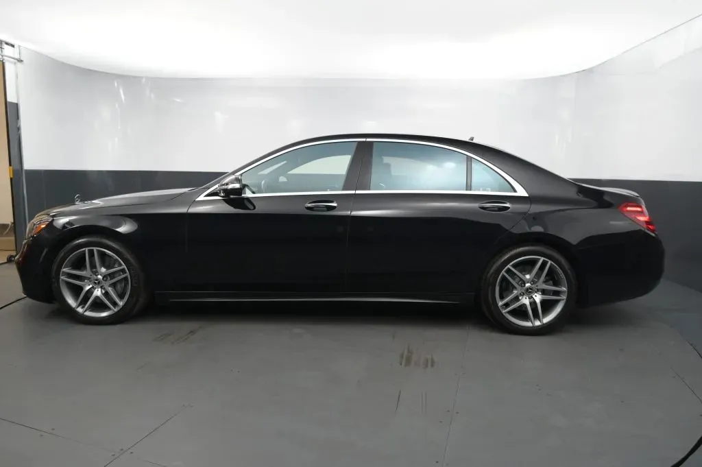 Mercedes-Benz S-Class photo 2