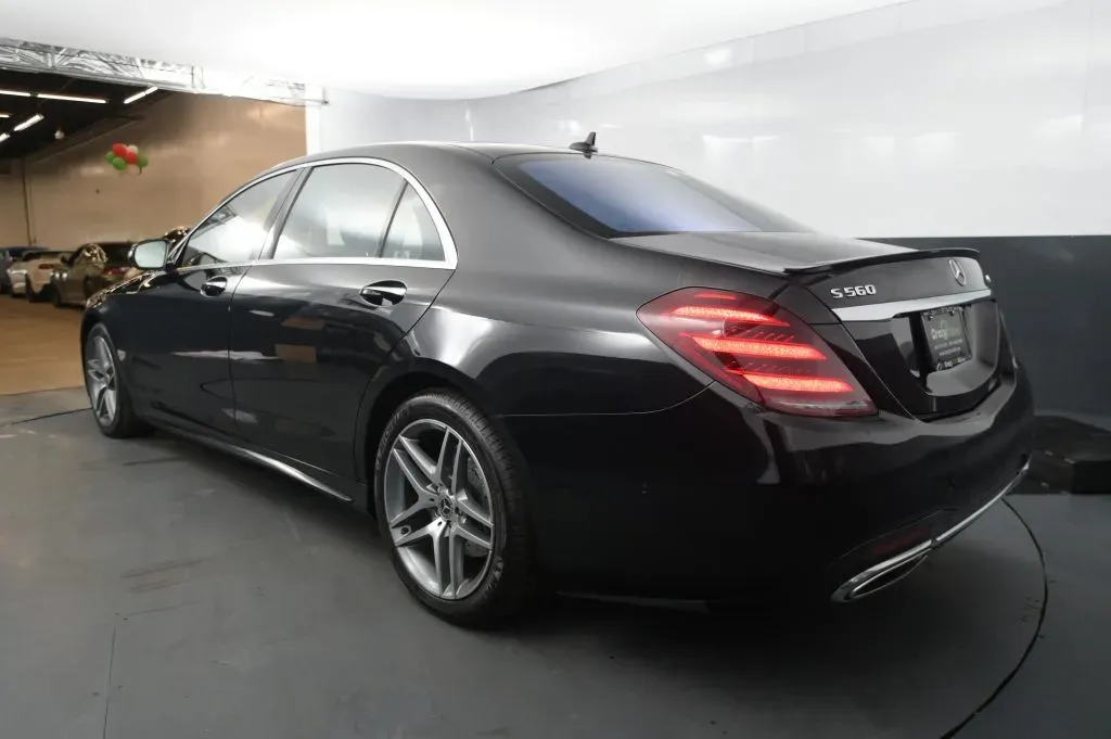 Mercedes-Benz S-Class photo 3