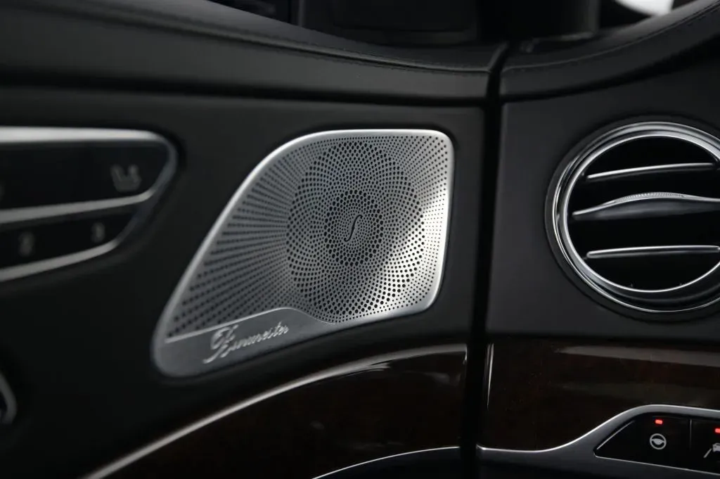 Mercedes-Benz S-Class photo 25
