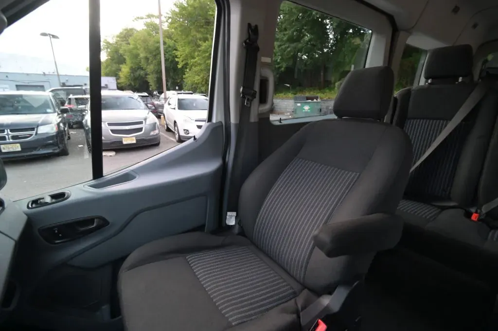Ford Transit-350 photo 31