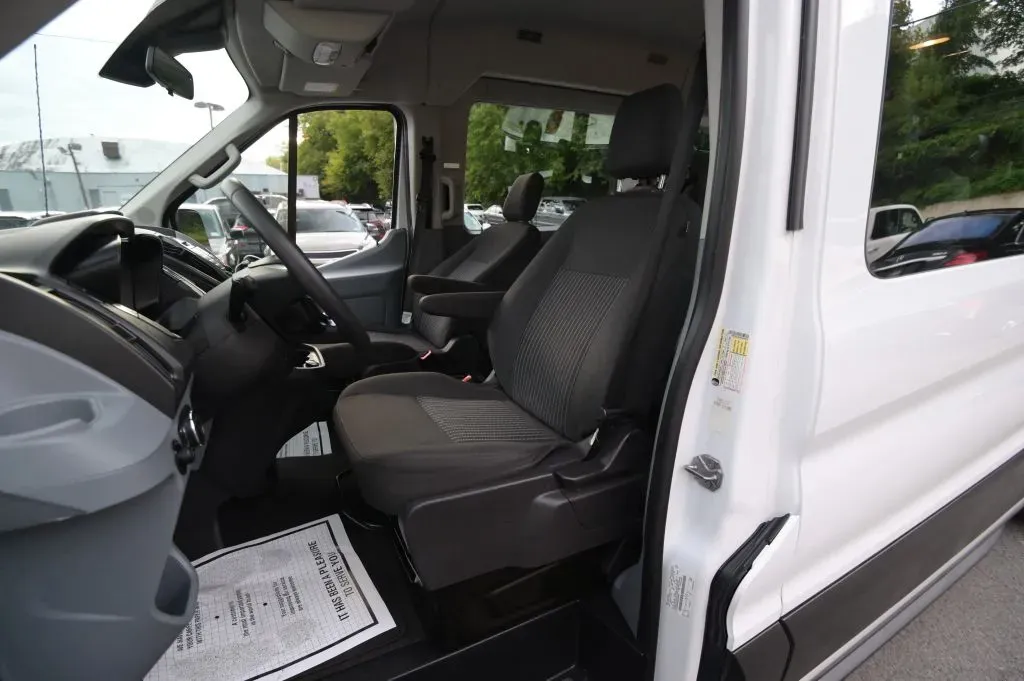 Ford Transit-350 photo 22