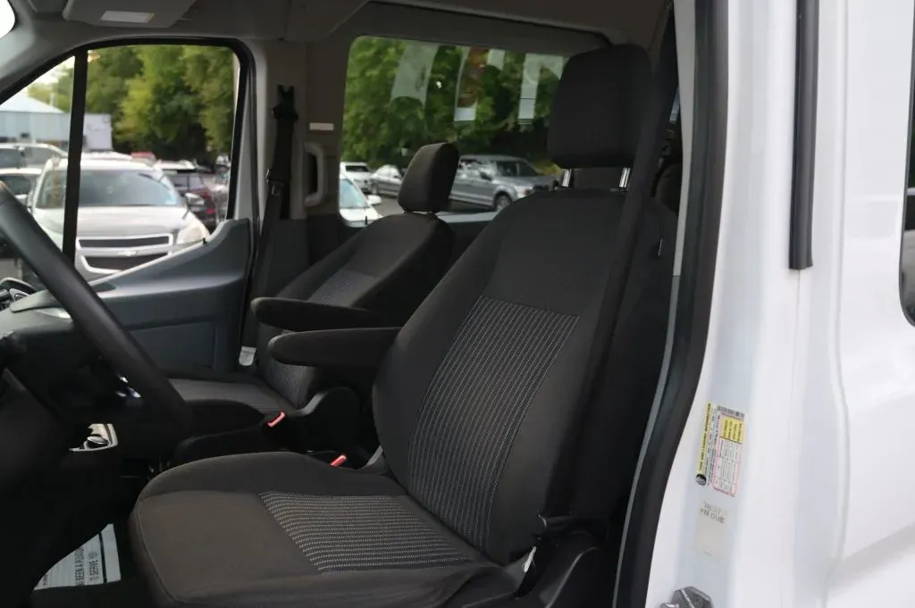 Ford Transit-350 photo 23