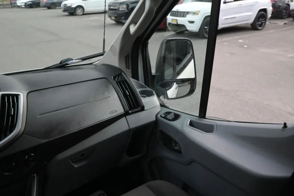 Ford Transit-350 photo 37