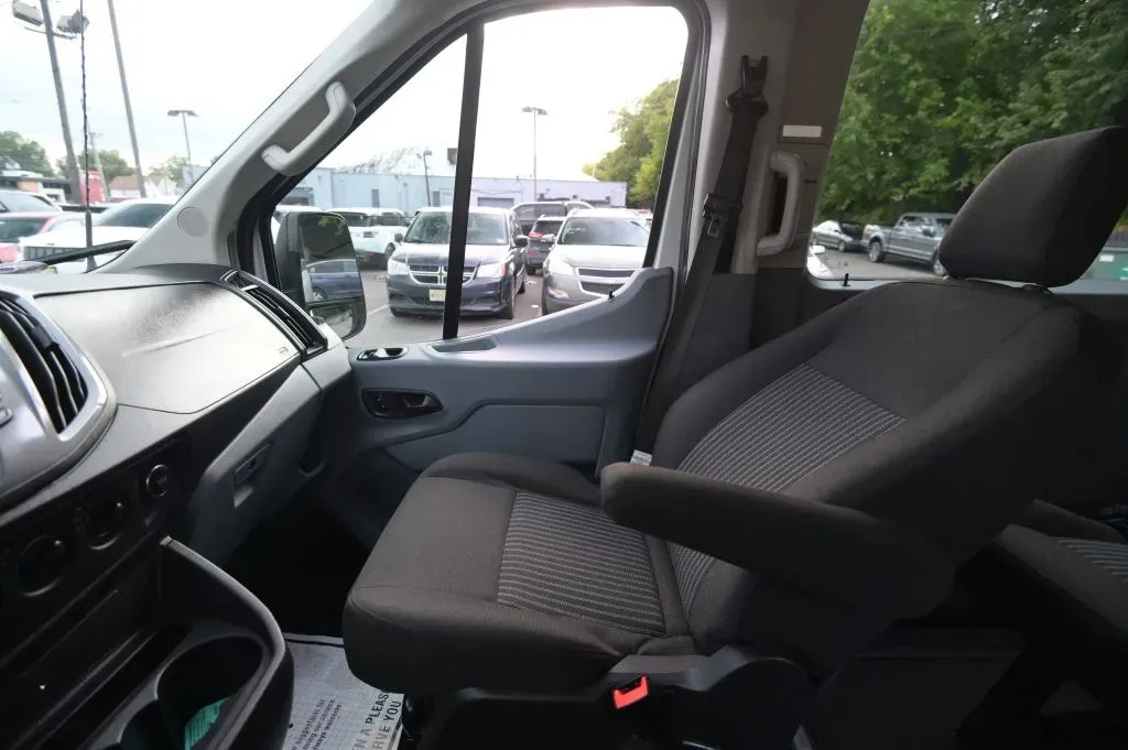 Ford Transit-350 photo 30