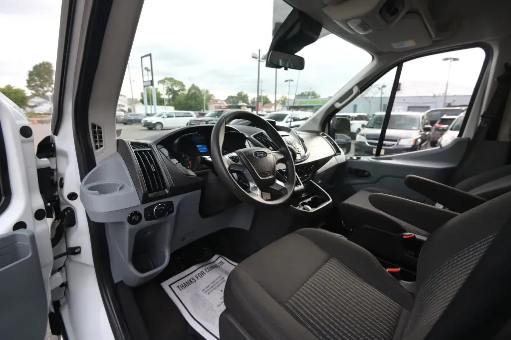 Ford Transit-350 photo 21