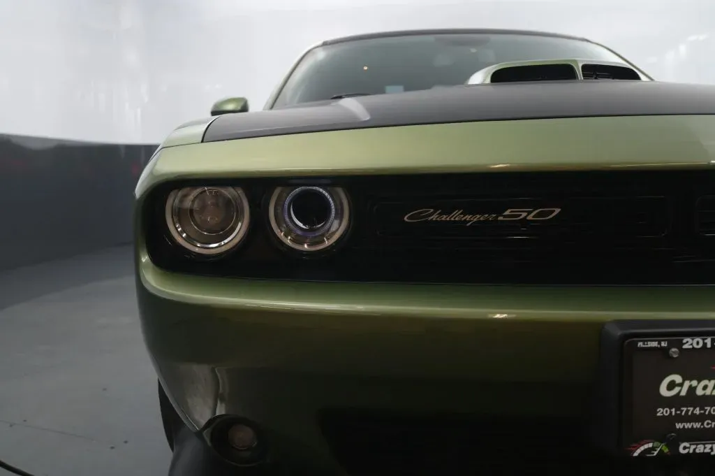 Dodge Challenger photo 9