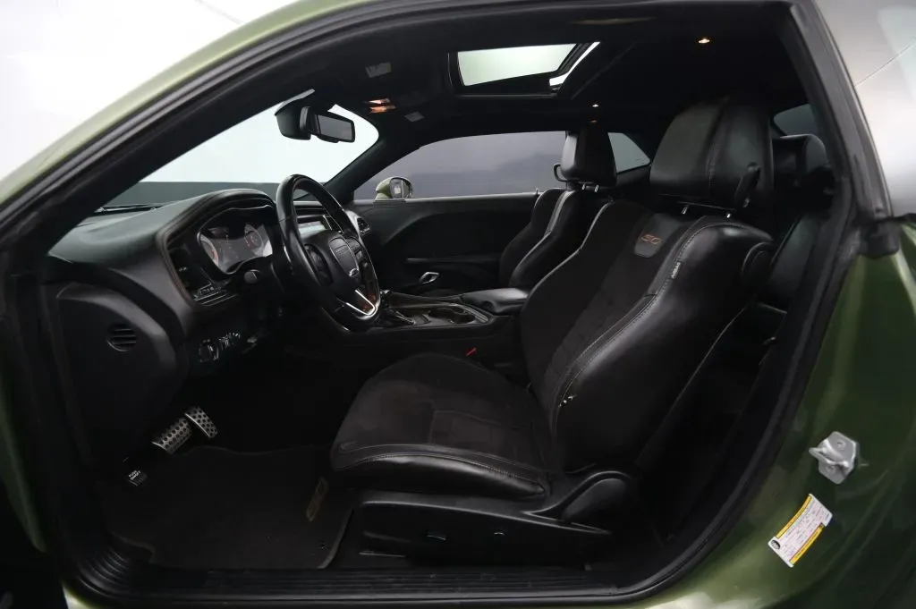Dodge Challenger photo 38