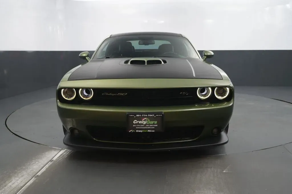 Dodge Challenger photo 8