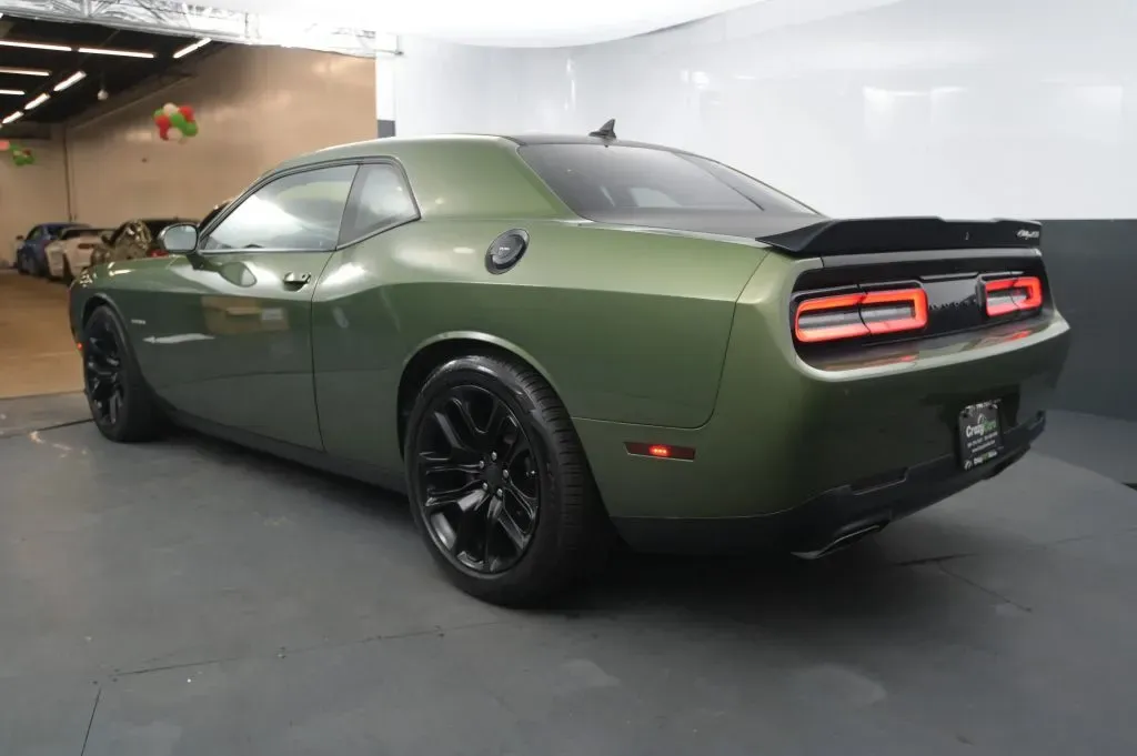 Dodge Challenger photo 3