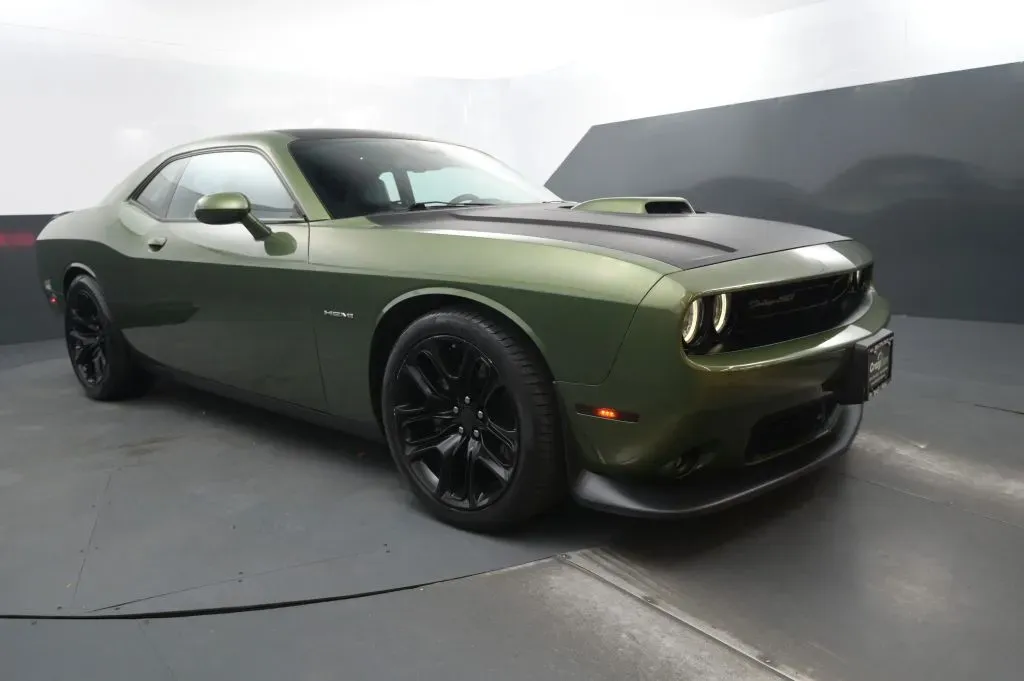 Dodge Challenger photo 7