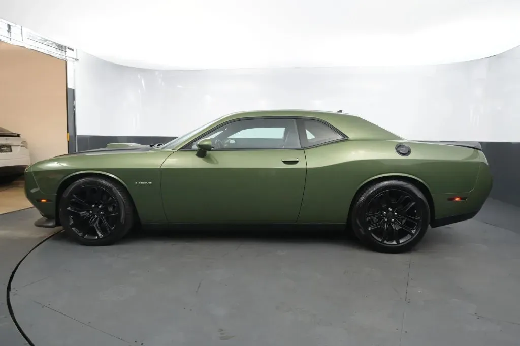 Dodge Challenger photo 2