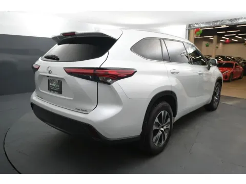More photos of 2022 Toyota Highlander XLE Sport Utility 4D at Crazy Cars Hillside, NJ