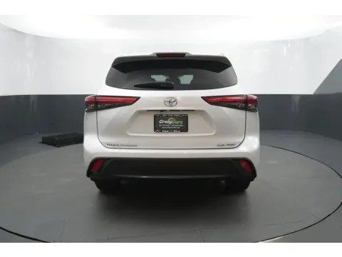 More photos of 2022 Toyota Highlander XLE Sport Utility 4D at Crazy Cars Hillside, NJ