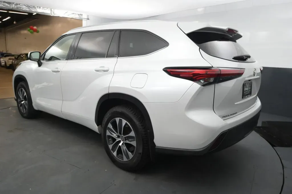 Toyota Highlander photo 3