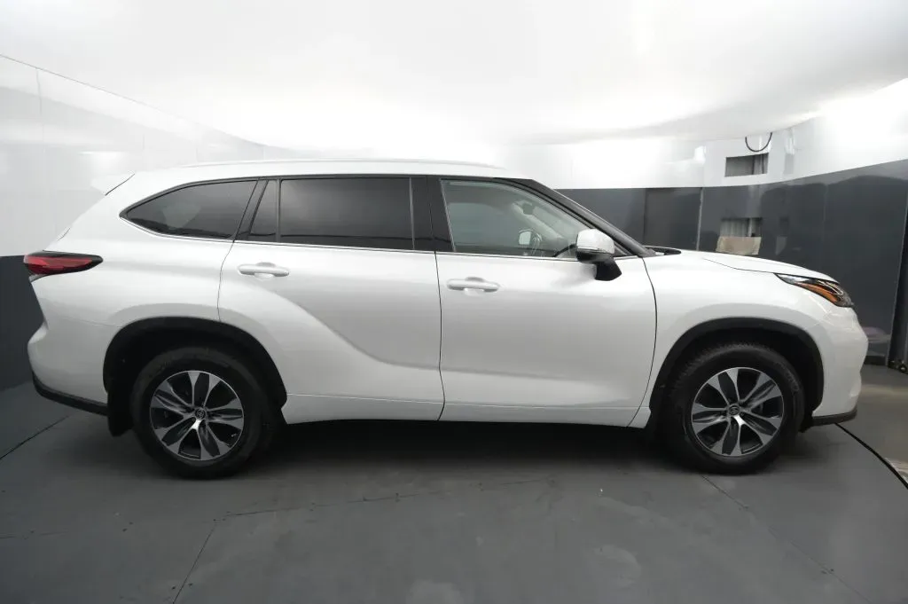 Toyota Highlander photo 6