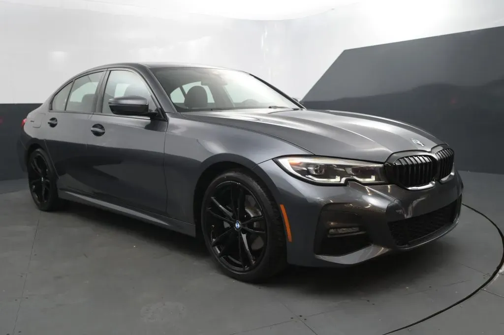 BMW 3 Series photo 7
