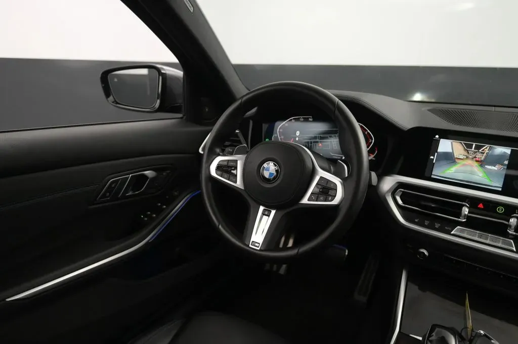BMW 3 Series photo 35