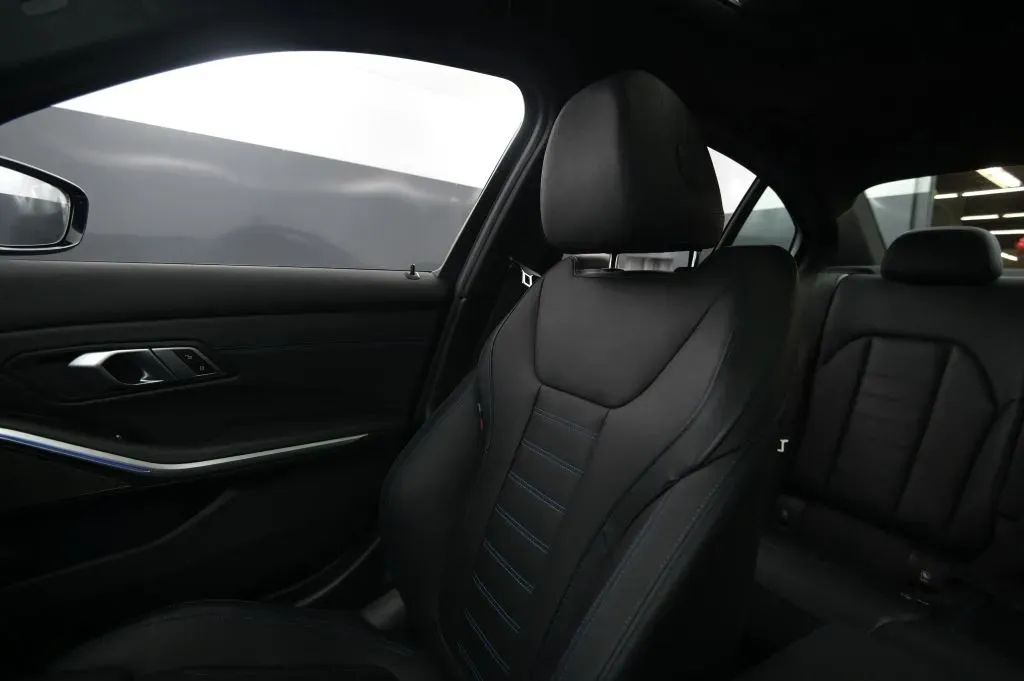 BMW 3 Series photo 29