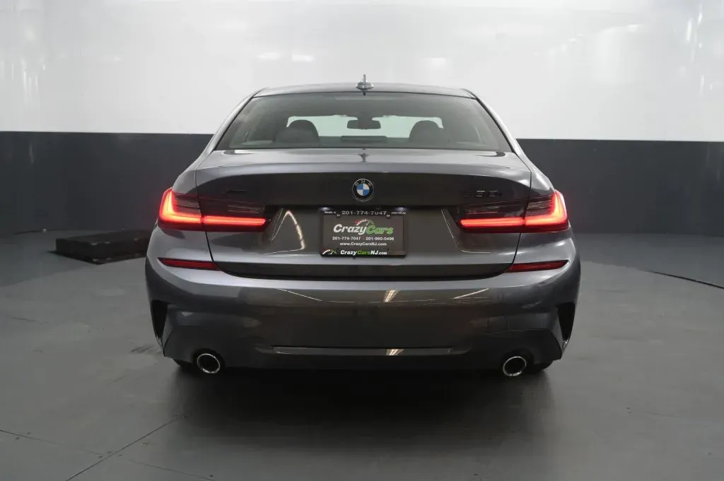 BMW 3 Series photo 4