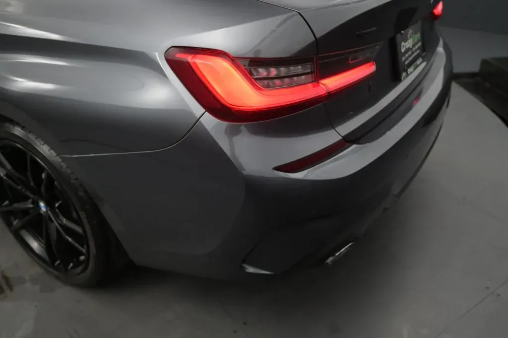 BMW 3 Series photo 14