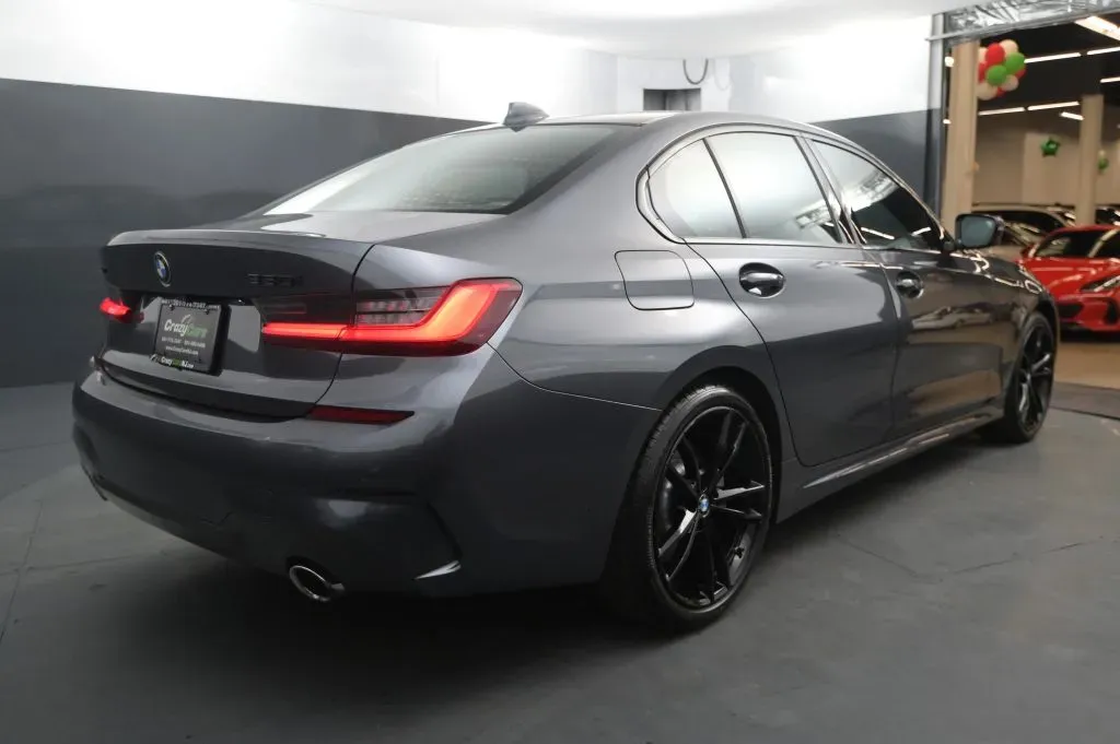 BMW 3 Series photo 5