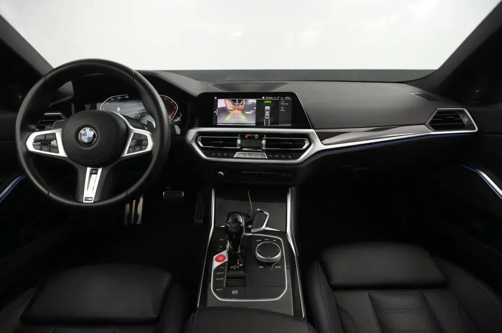 BMW 3 Series photo 32