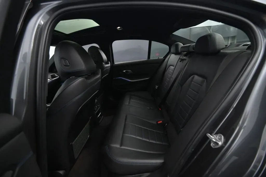 BMW 3 Series photo 43