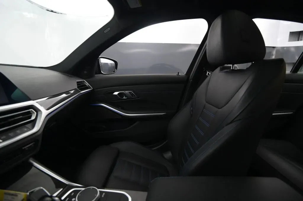 BMW 3 Series photo 28