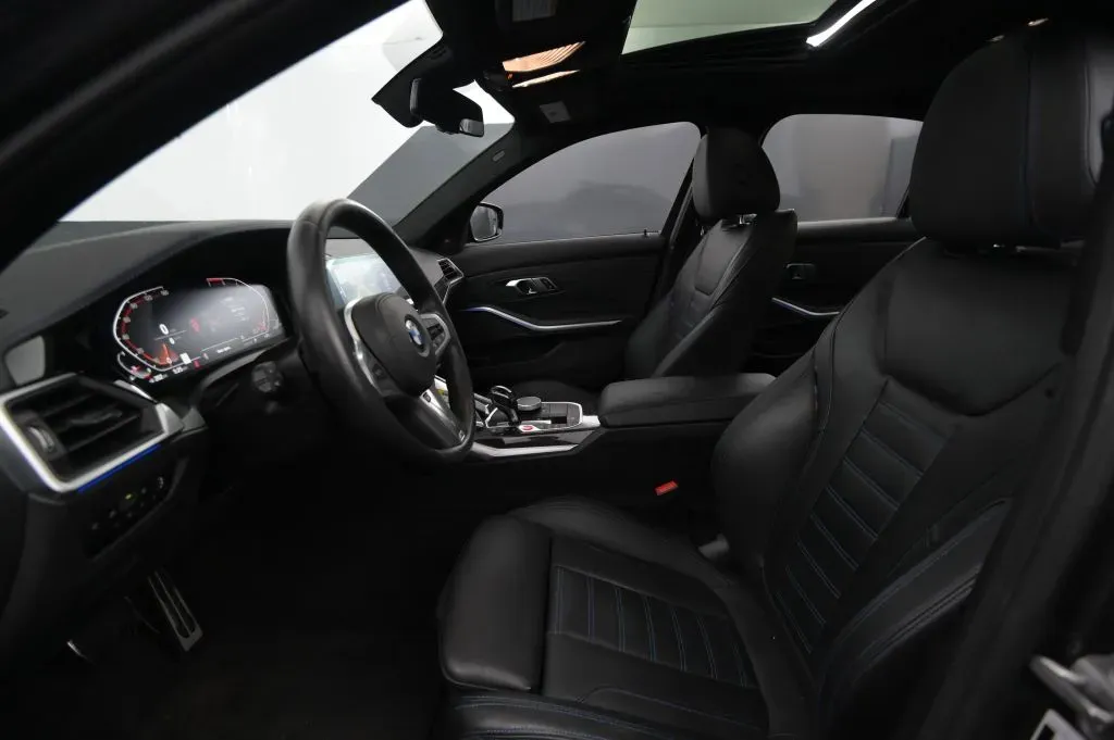 BMW 3 Series photo 39