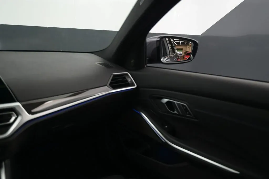 BMW 3 Series photo 34