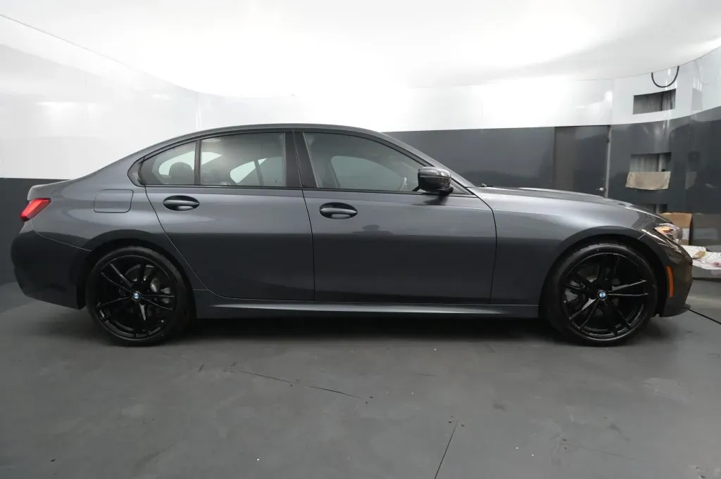 BMW 3 Series photo 6