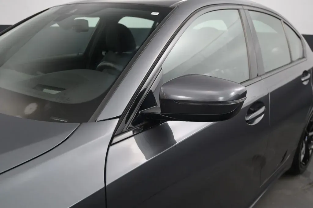 BMW 3 Series photo 11