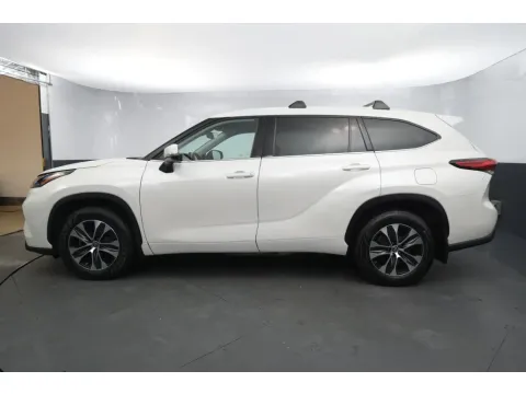 Another view of 2020 Toyota Highlander XLE Sport Utility 4D for sale in Hillside, NJ at Crazy Cars Hillside