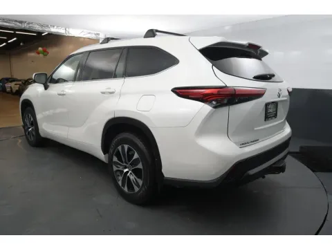 More photos of 2020 Toyota Highlander XLE Sport Utility 4D at Crazy Cars Hillside, NJ