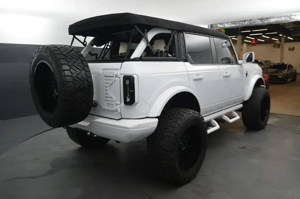 Ford Bronco photo 5